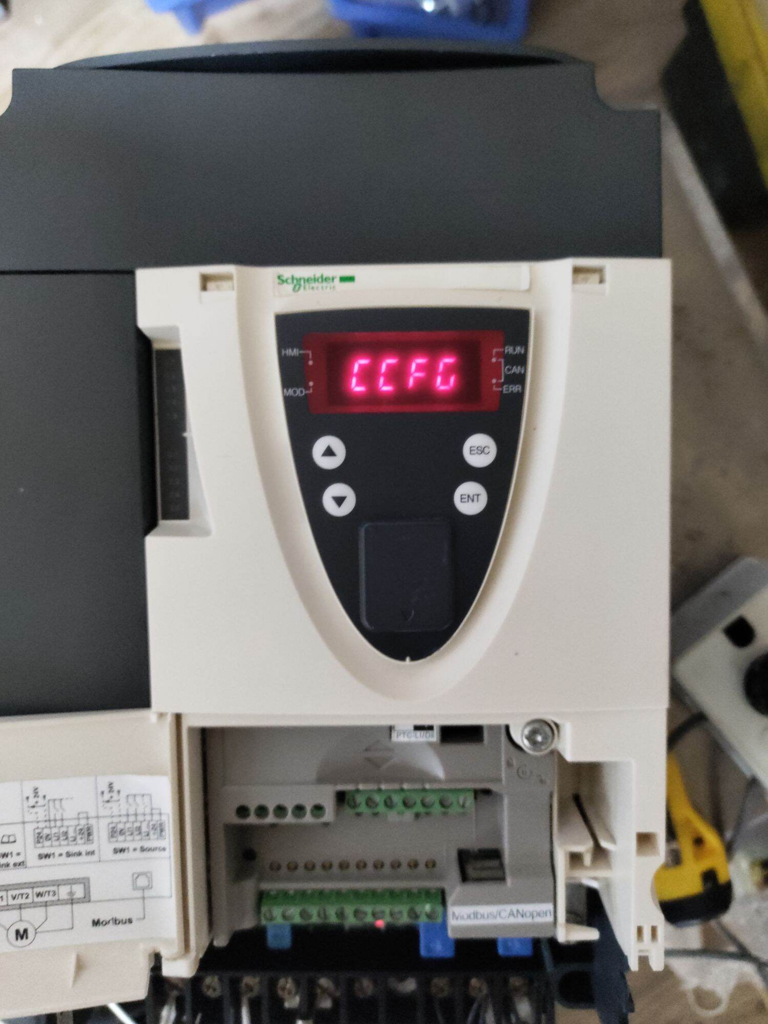 Biến tần Schneider ATV71 công suất 5,5kw điện áp 380v hàng tháo máy đẹp bh 3 tháng