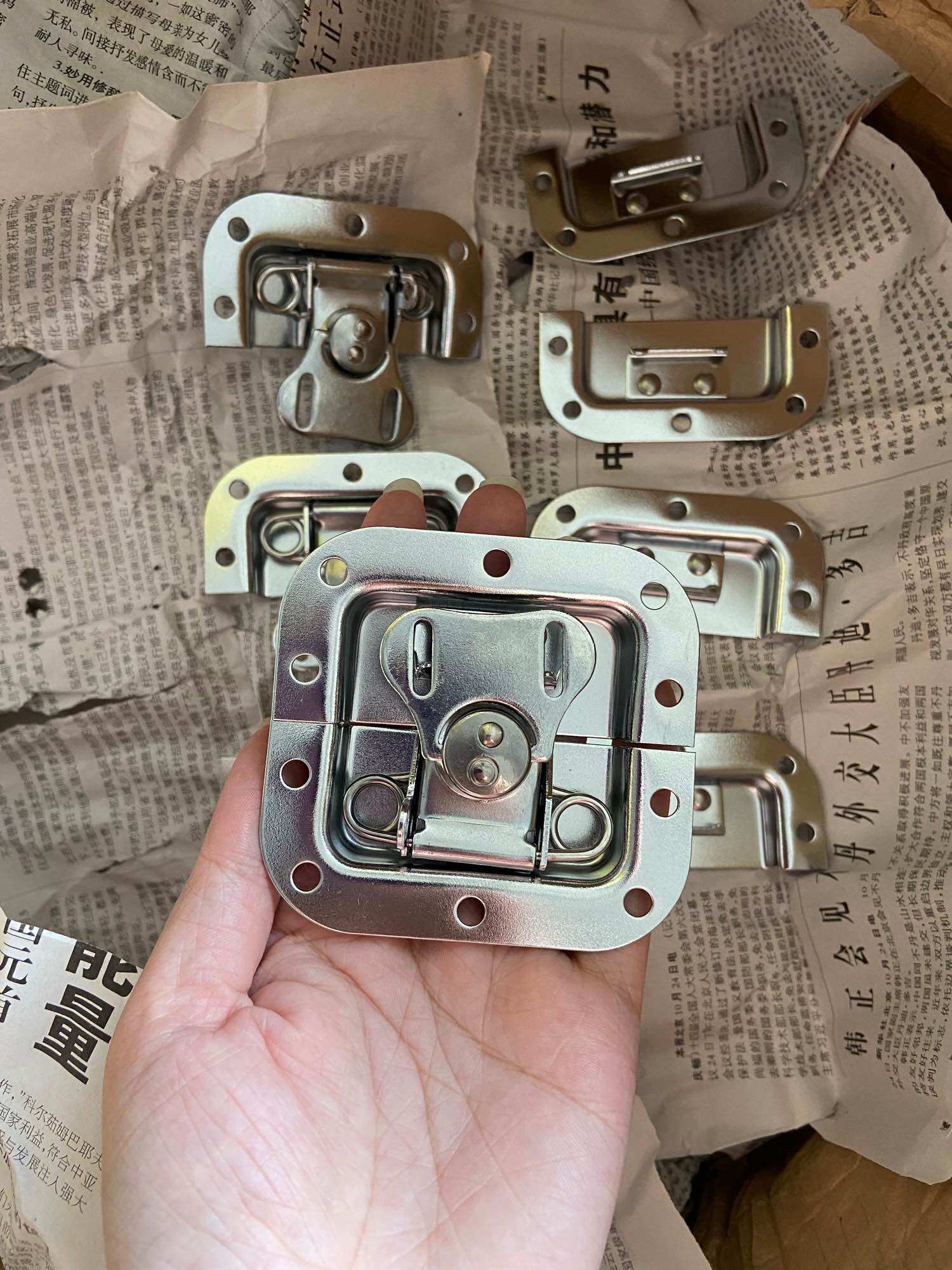 Khoá bướm âm size nhỏ bắt tủ 82x77