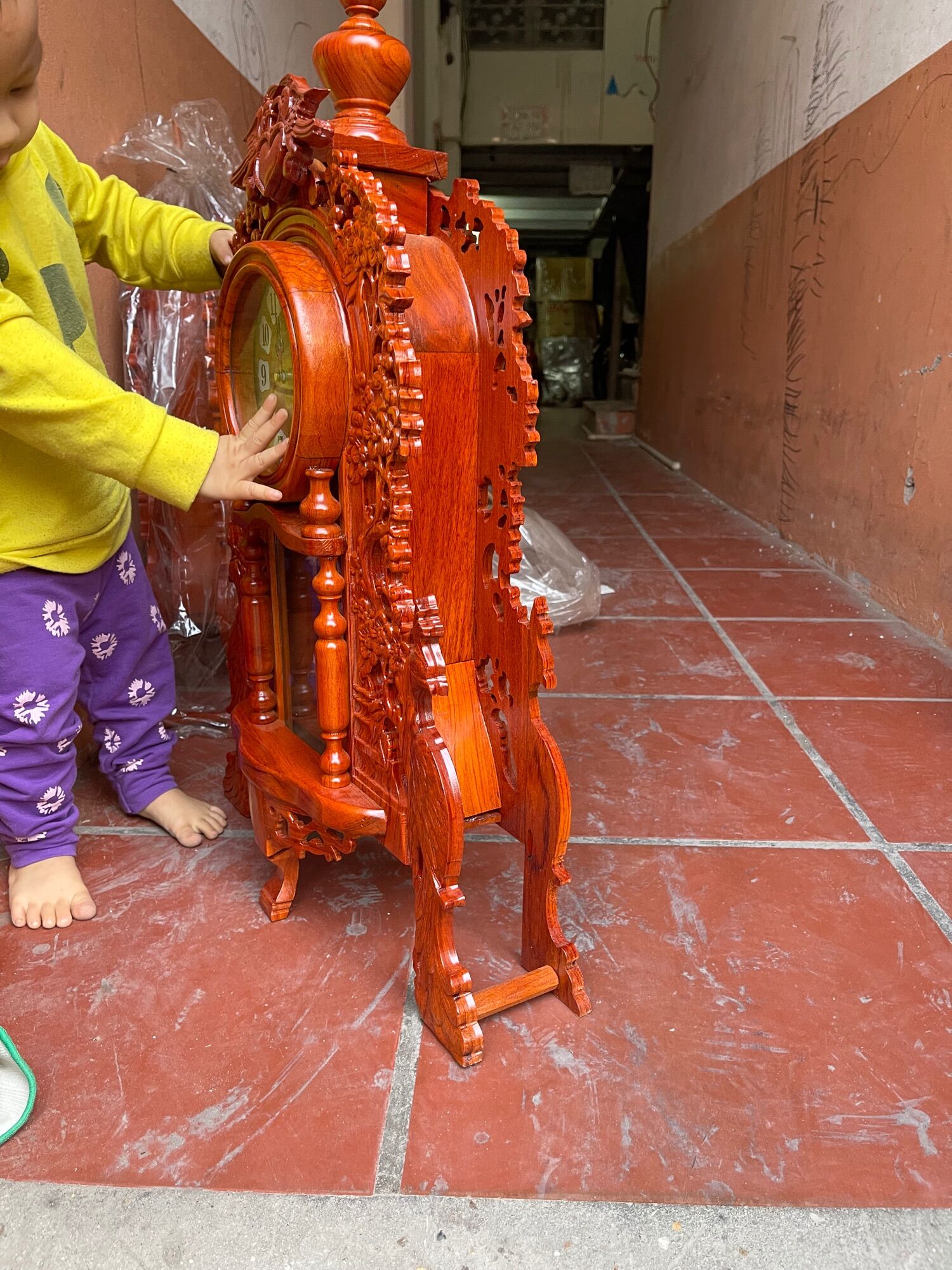 Đồng hồ để bàn gỗ hương cao 70