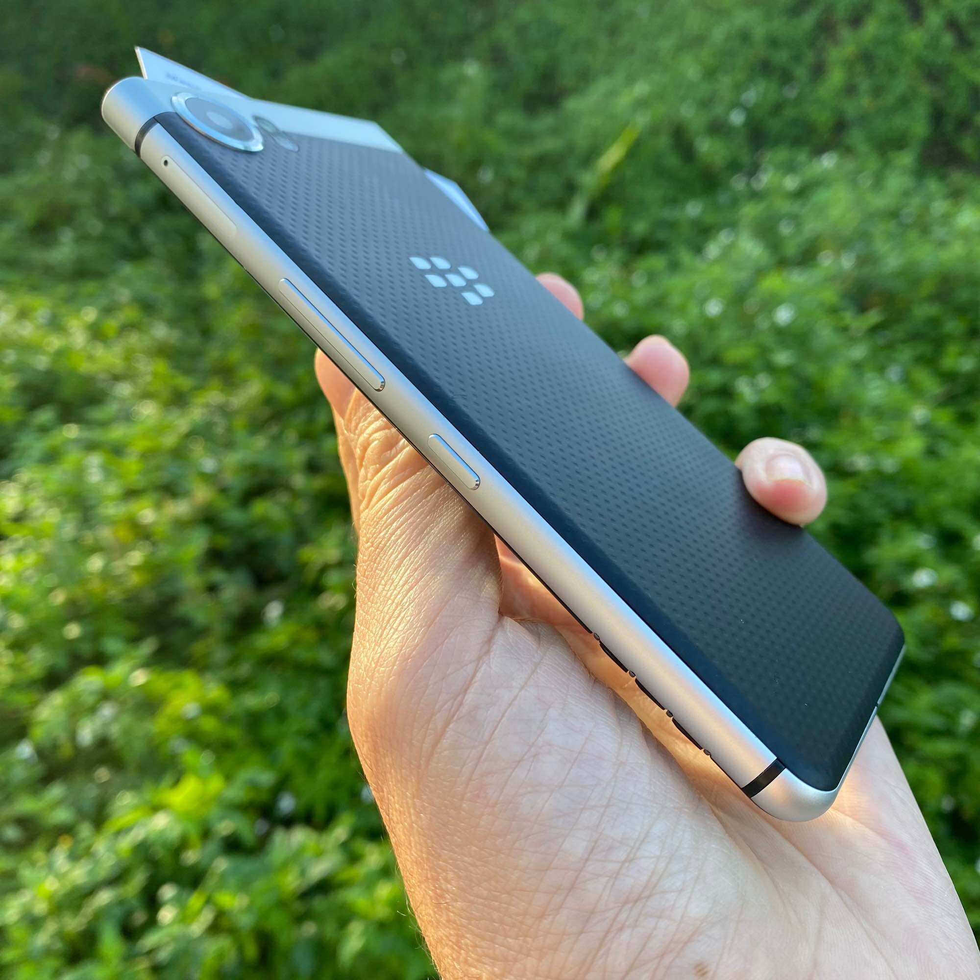 Điện Thoại Blackberry Keyone