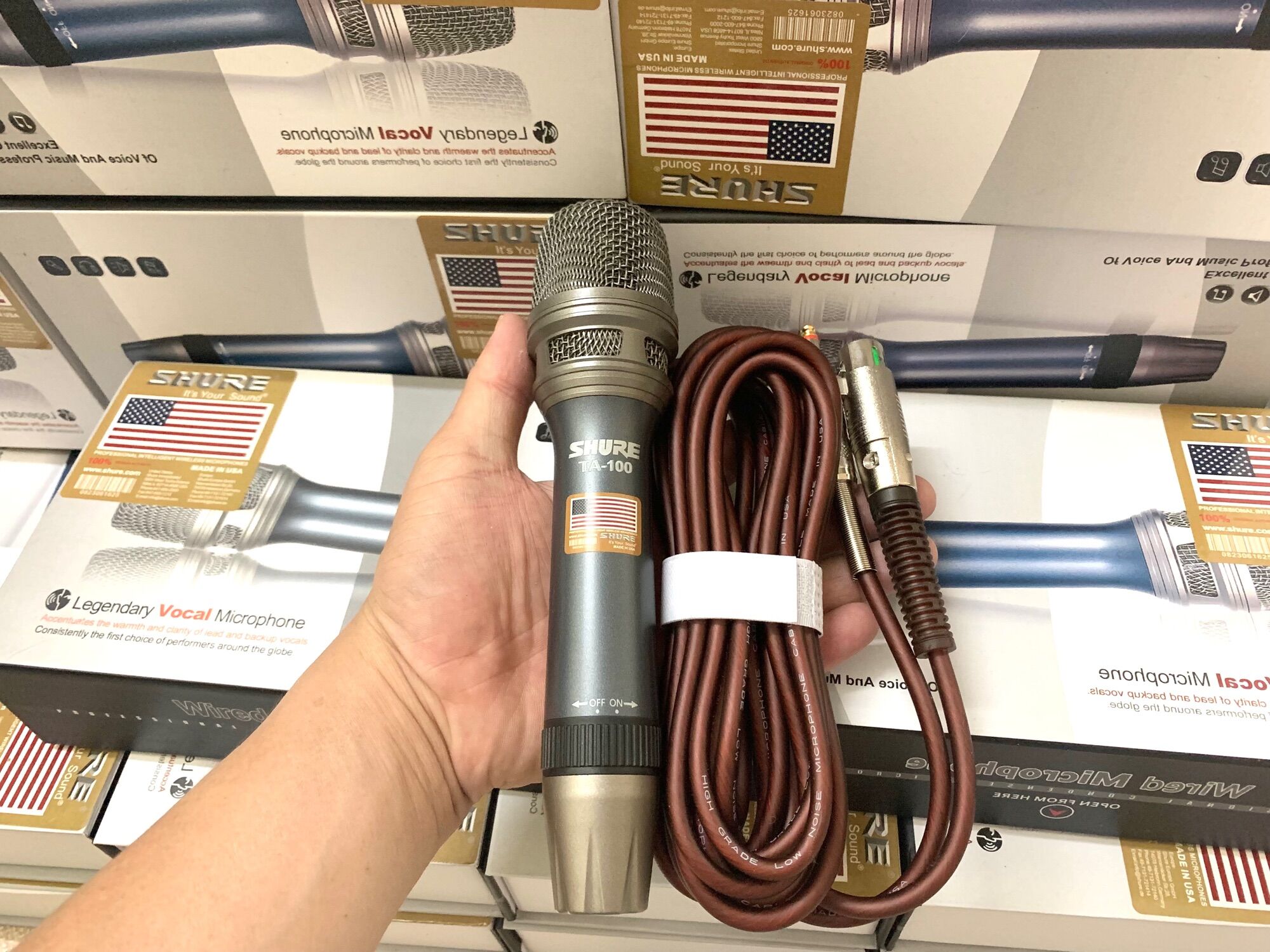 Micro chuyên karaoke Shure model Ta 100