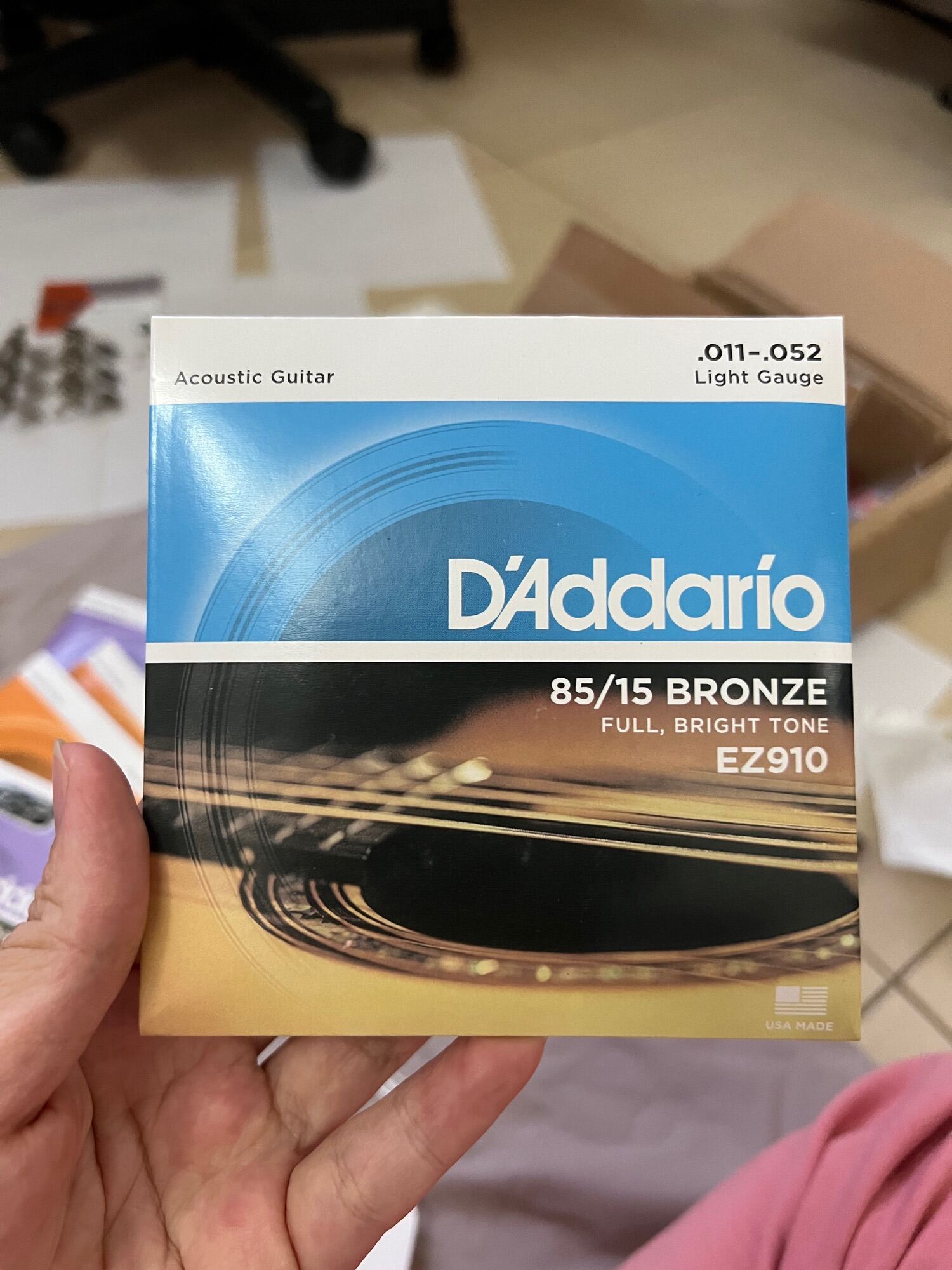Dây đàn Guitar Acoustic DAddario EZ910 Dây cỡ 11 giúp tiếng của cây đàn