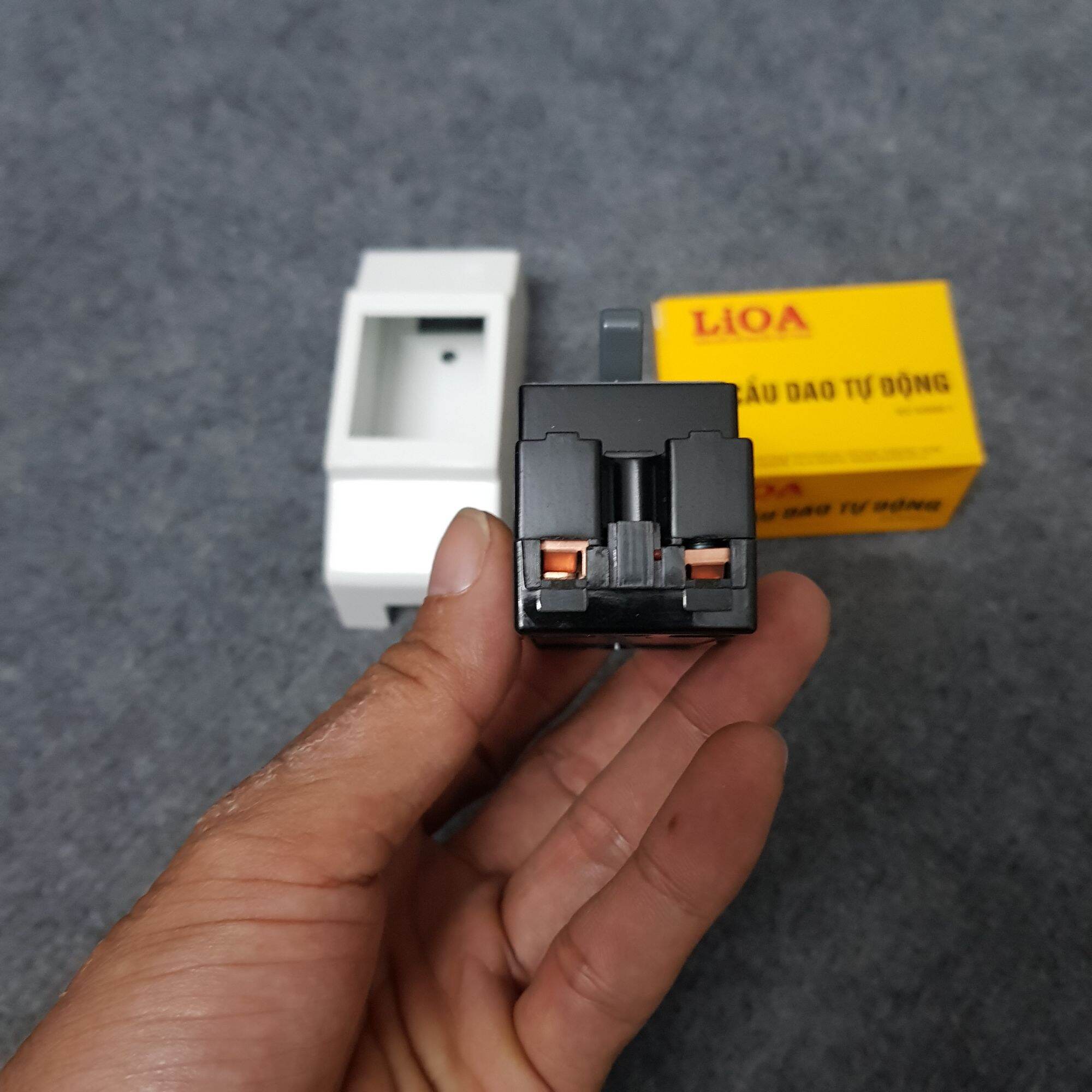 Attomat, cầu dao tự động LiOa 20A, 30A