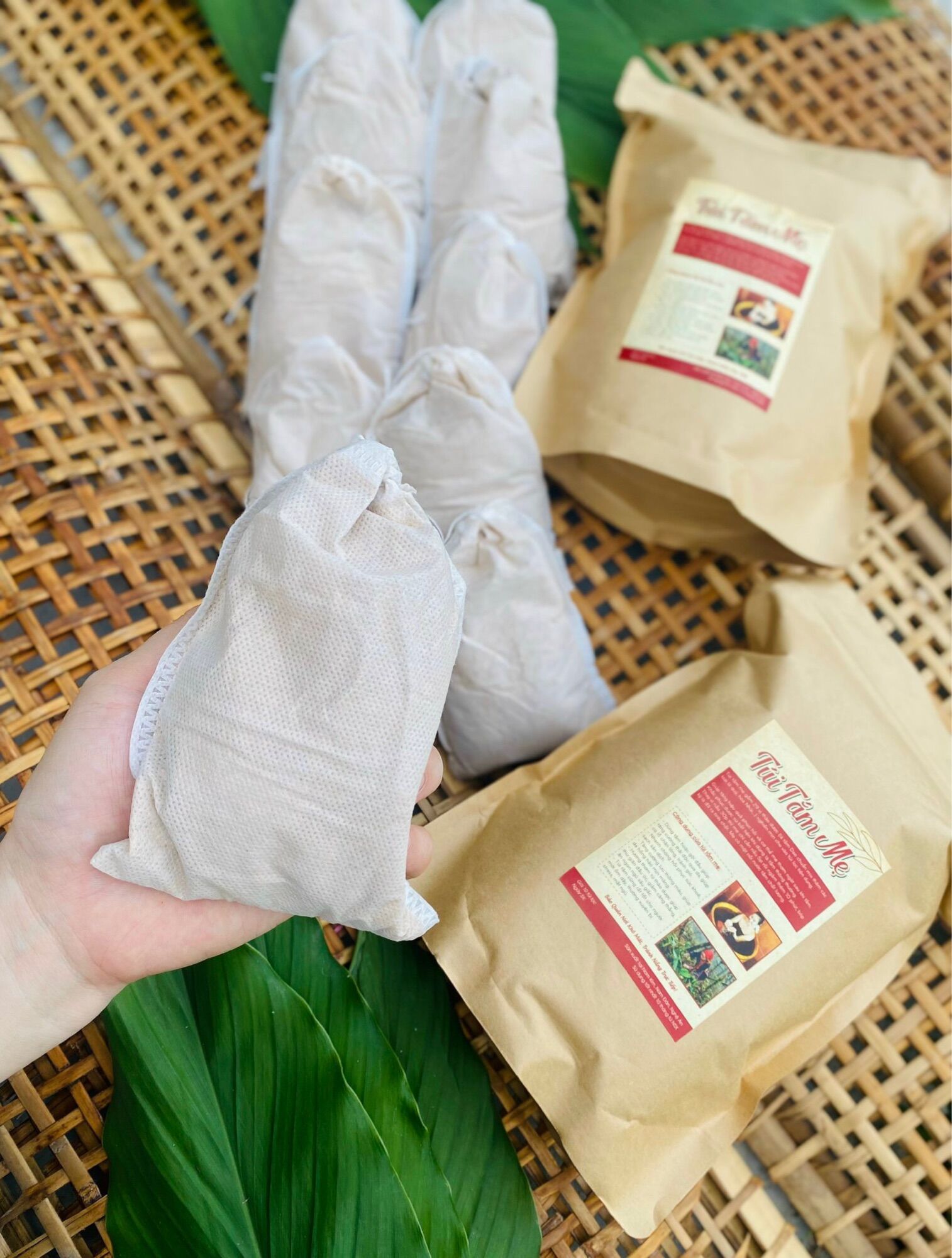 Lá tắm sau sinh người Dao đỏ cho mẹ  (dạng túi lọc)