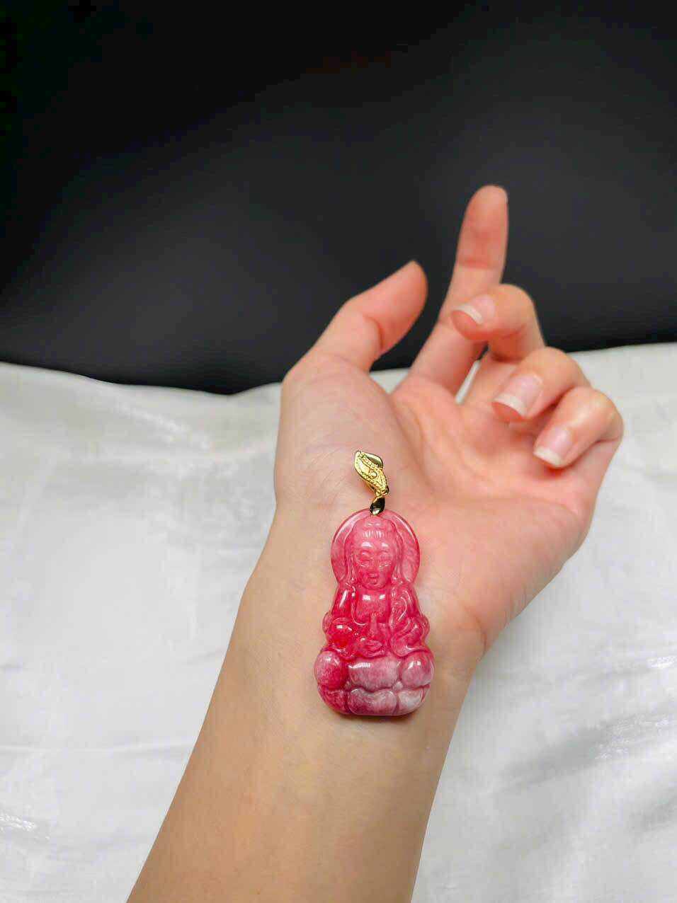 Mặt quan âm đá ruby phi lên dây dù rất xinh