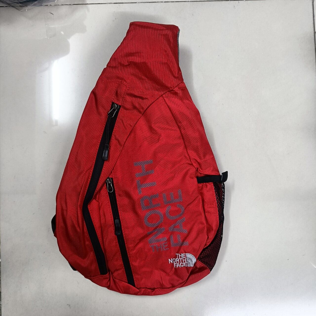 Balo đeo chéo 1 quai TNF
