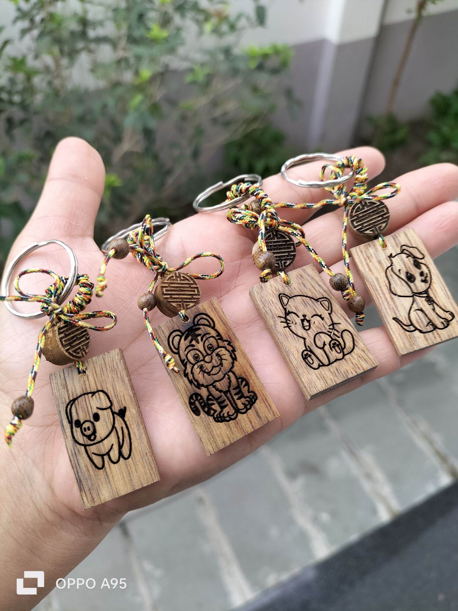 Móc khoá trầm hương khắc lazer 12 con giáp chibi