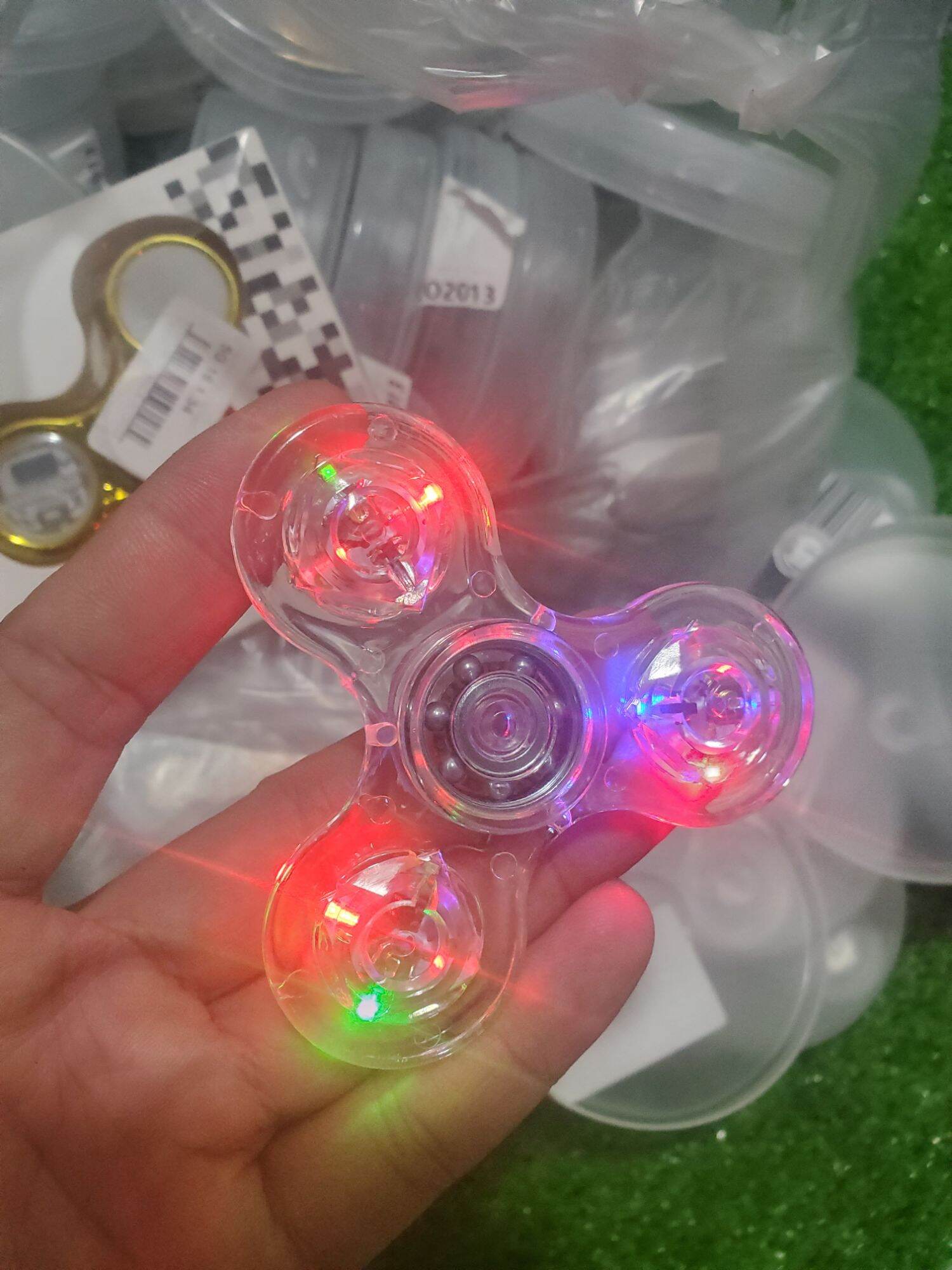 Con quay có đèn led chớp nhanh chậm