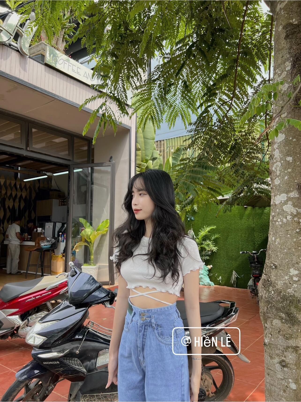 Set Baggy Jeans 2 Nút + Croptop Đan Dây Bụng