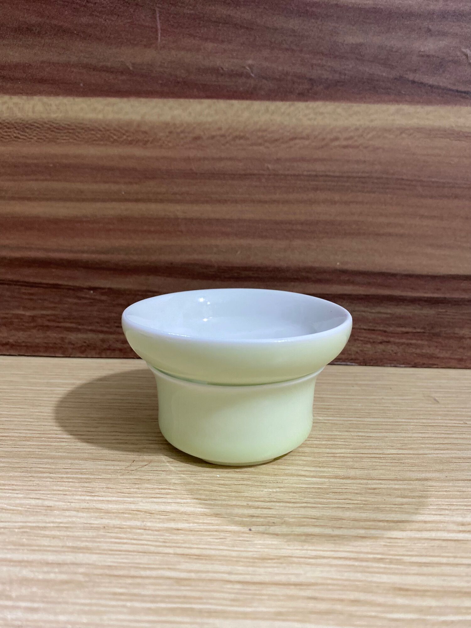 Lọc trà và đế chất liệu gốm sứ