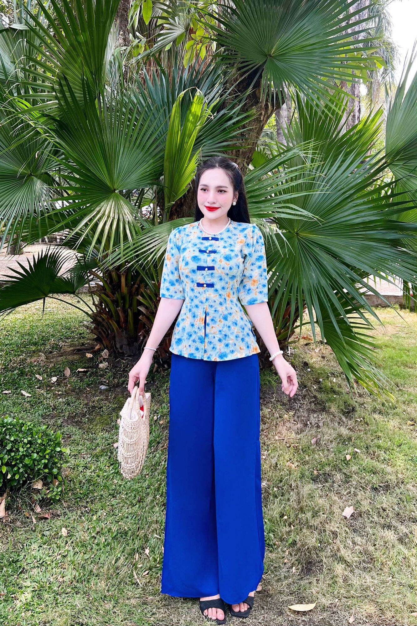 Bộ bà ba cổ tim tay lỡ nút vải