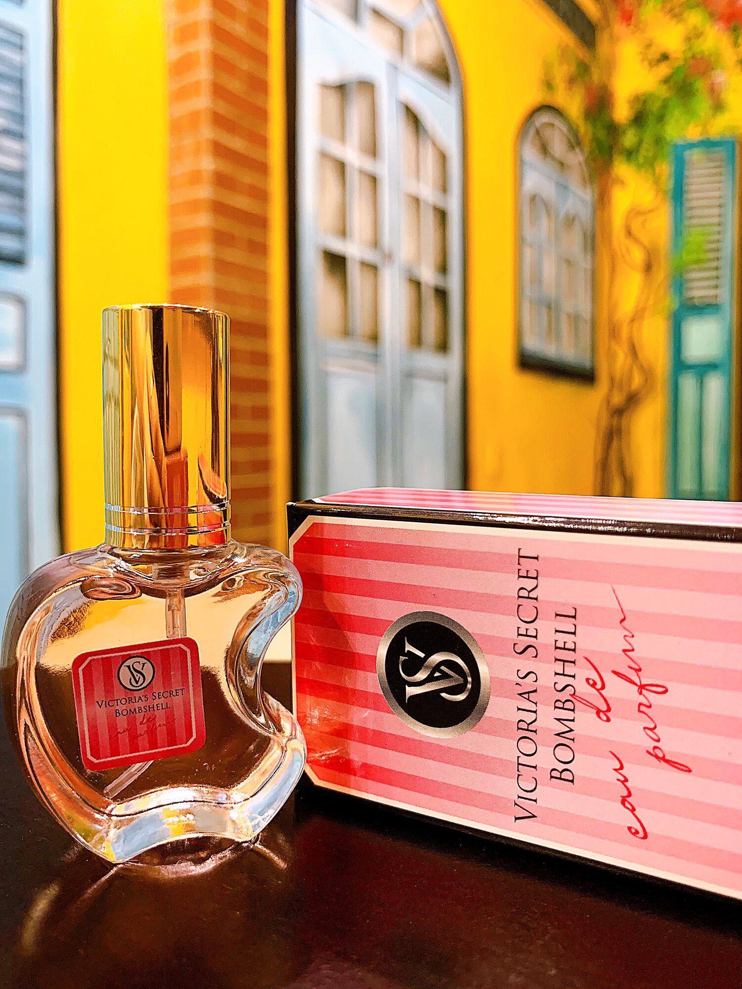 Nước Hoa Mini VICTORIA's SECRET BOMBSHELL 20ml (Mẫu Táo)