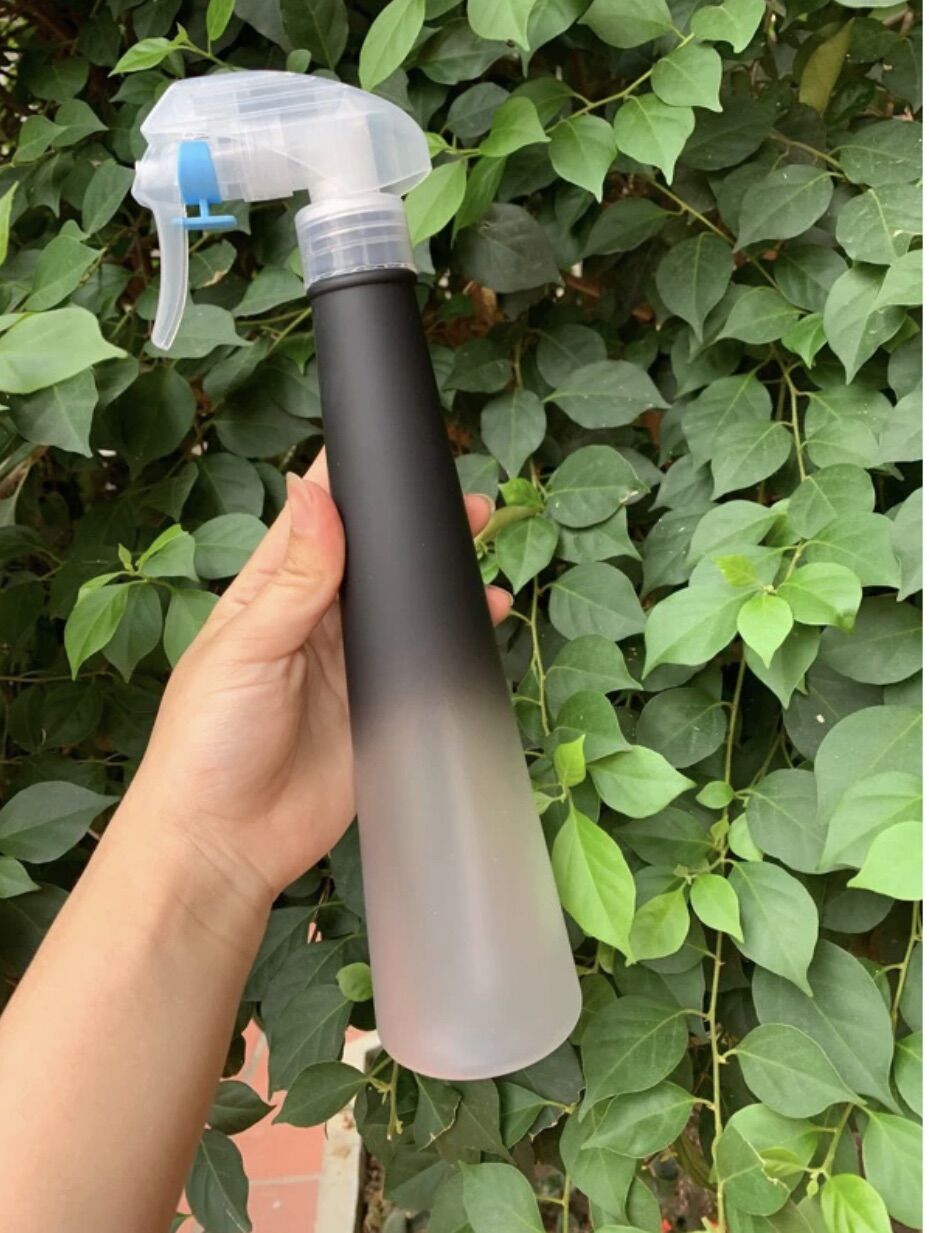 Bình xịt nước làm tóc 350ml màu đen