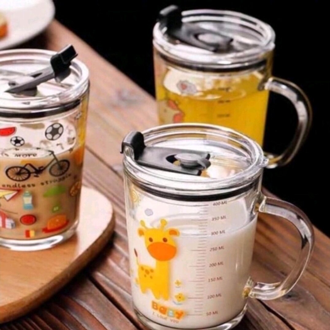 Cốc chia vạch pha sữa thủy tinh có nắp đậy , kèm ống hút cho bé 350ml an toàn và tiện lợi