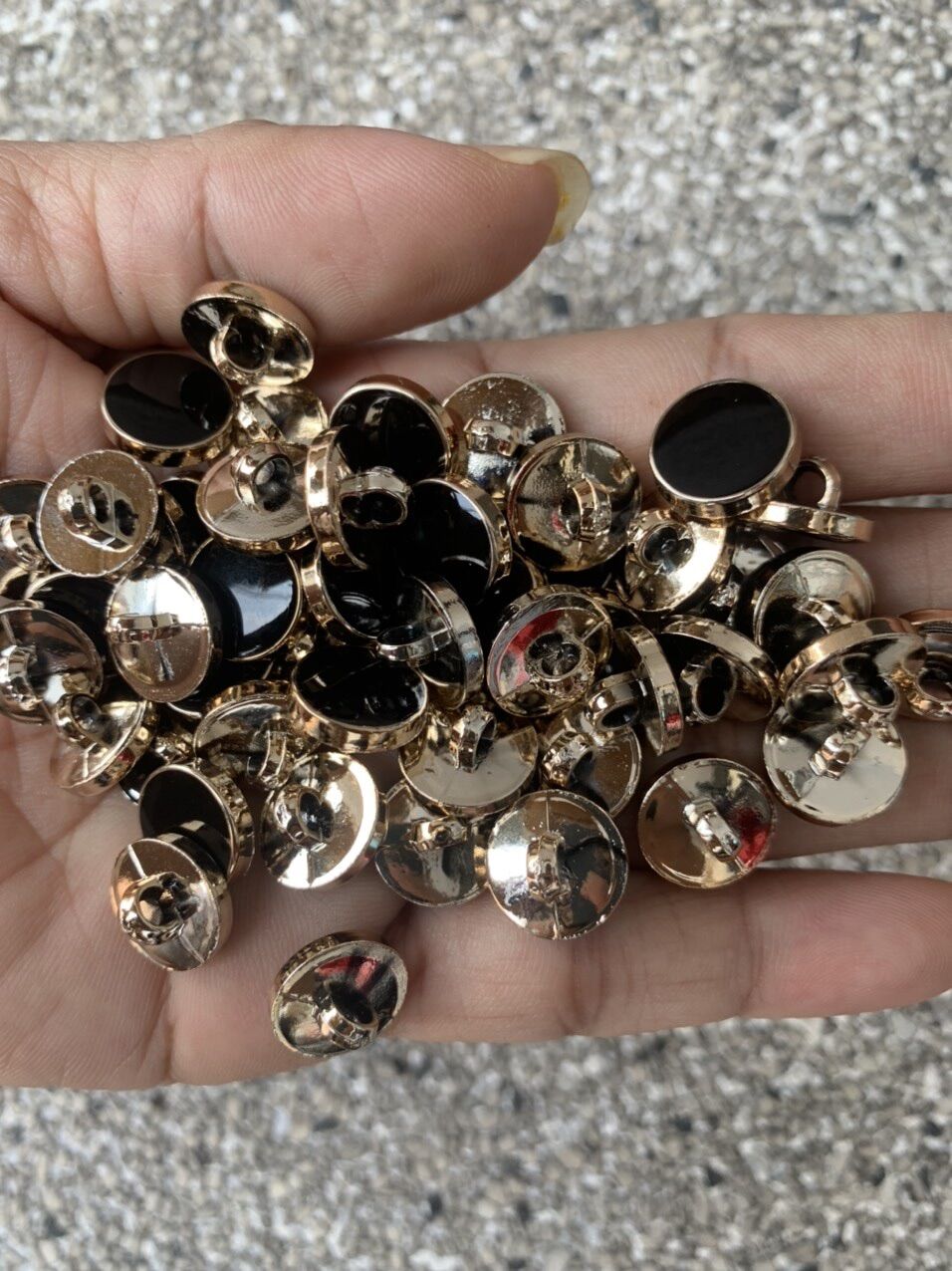Set 50 nút sơ mi 1.2cm màu đen trơn