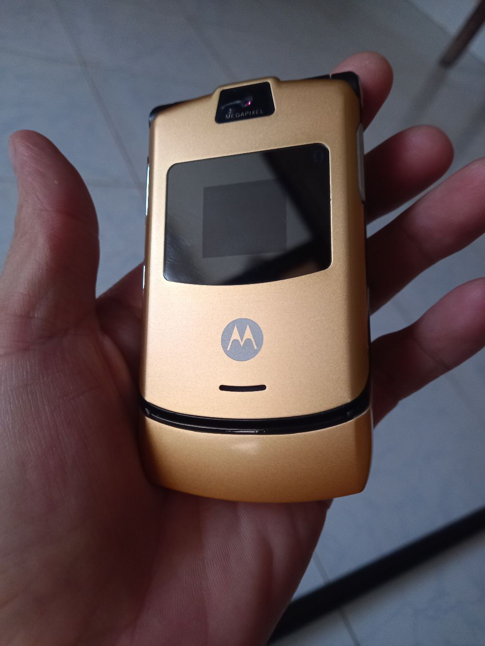 Điện thoại Motorola L62G 3G, Bluetooth, radio,Camera, đủ phụ kiện hộp