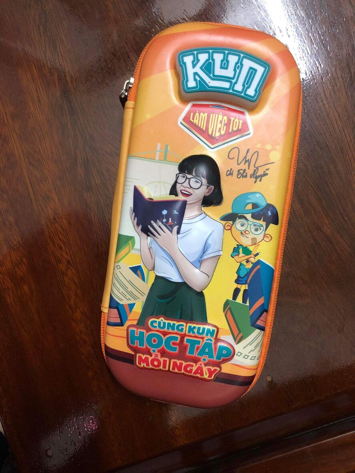 Bộ đồ dùng học tập Kun