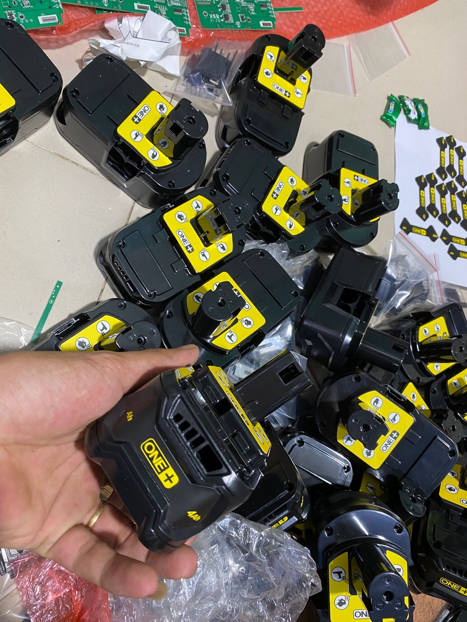 [HCM]Vỏ và mạch pin Ryobi 18v