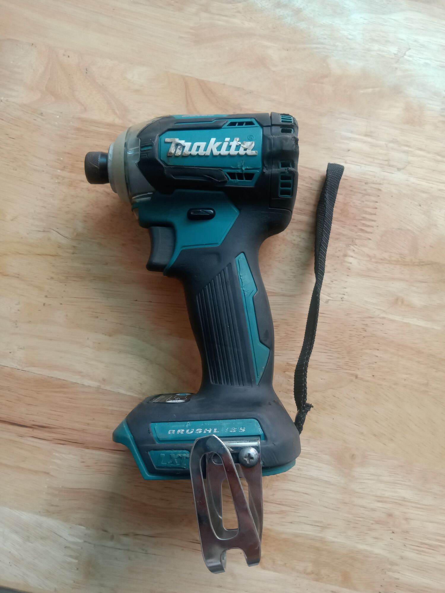 Máy bắn vít 18v không chổi than makita td170d