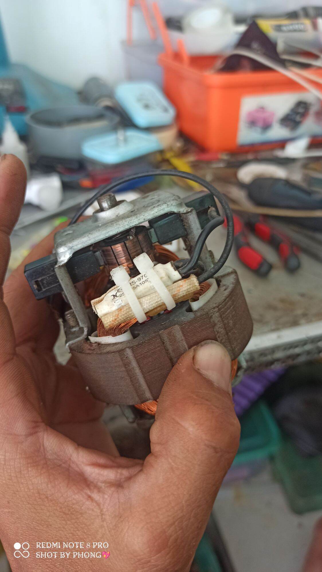 motor máy xay sinh tố tháo máy.