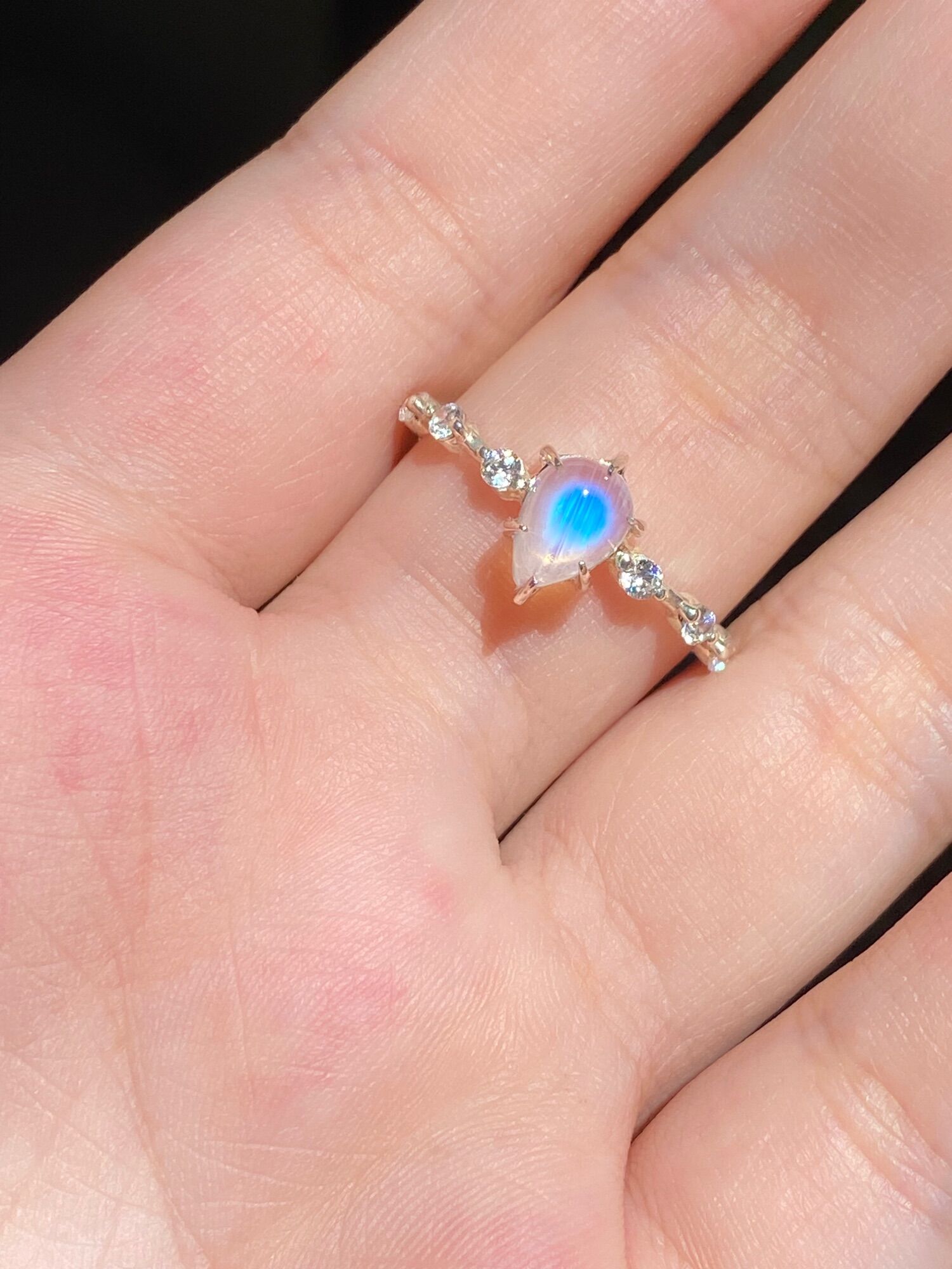 Nhẫn bạc moonstone thiên nhiên thanh lịch lấp lánh
