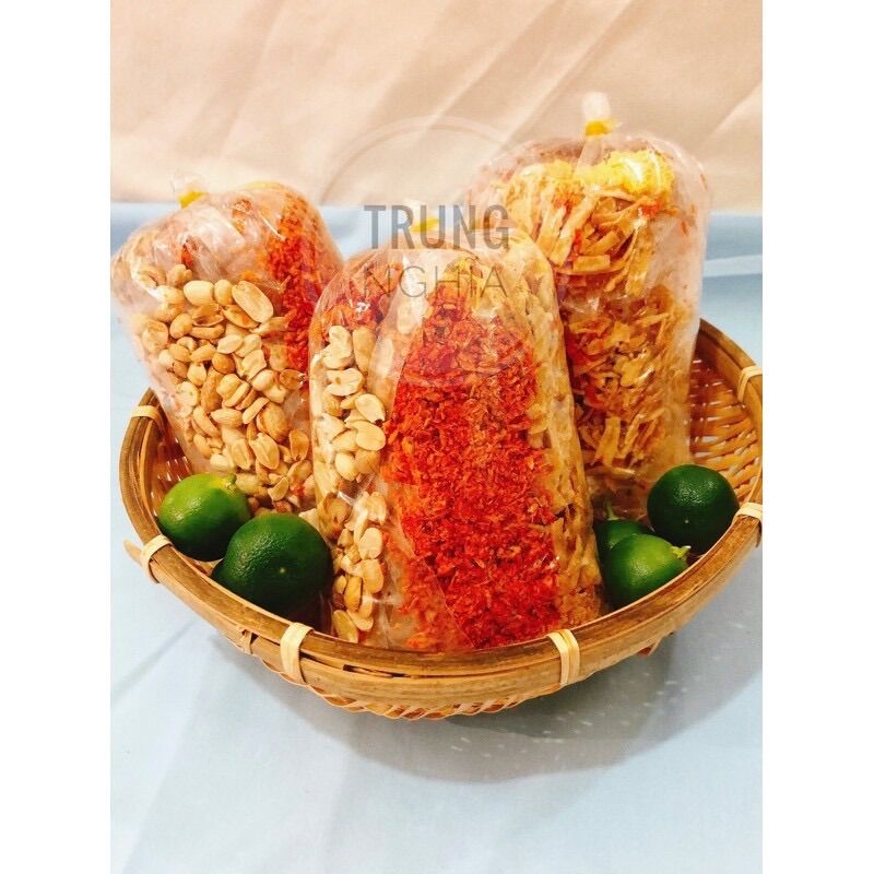 Bánh tráng trộn thập cẩm sa tế đậu phộng rang hành phi nước sốt me tép khô bò