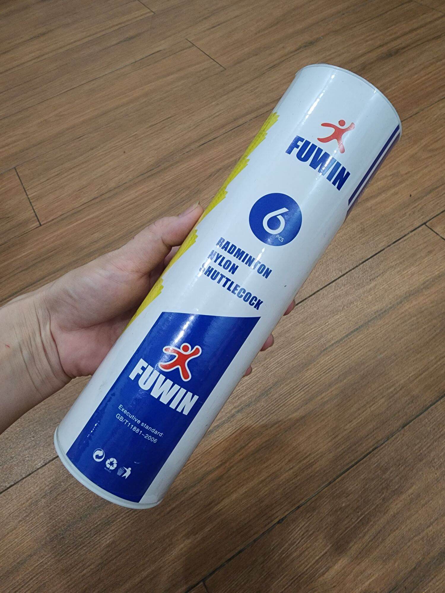 Quả cầu lông nhựa FUWIN F - 600 ( Có bán lẻ 1 quả và 1 hộp 6 quả)