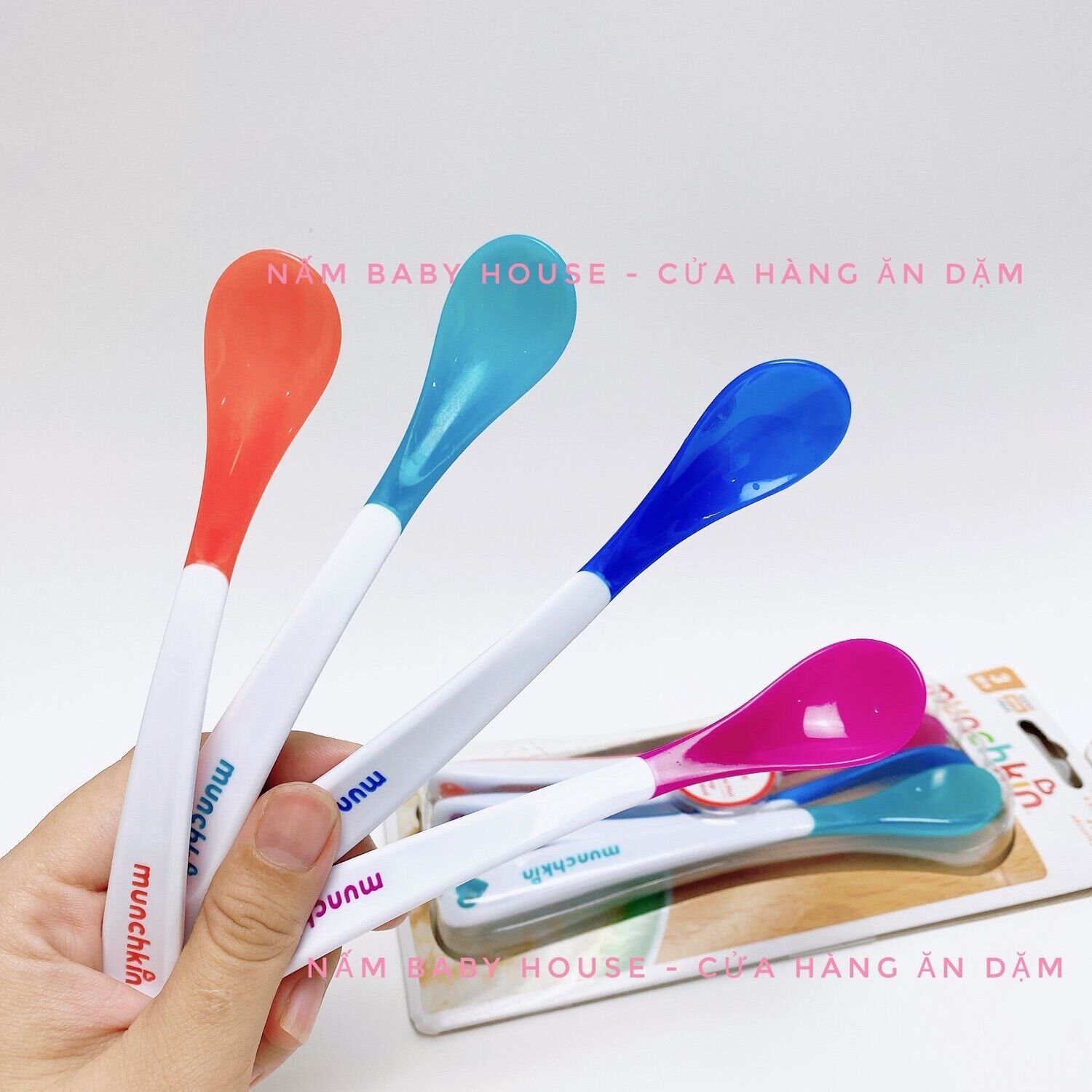 Thìa báo nóng Munchkin Mỹ cho bé ăn dặm