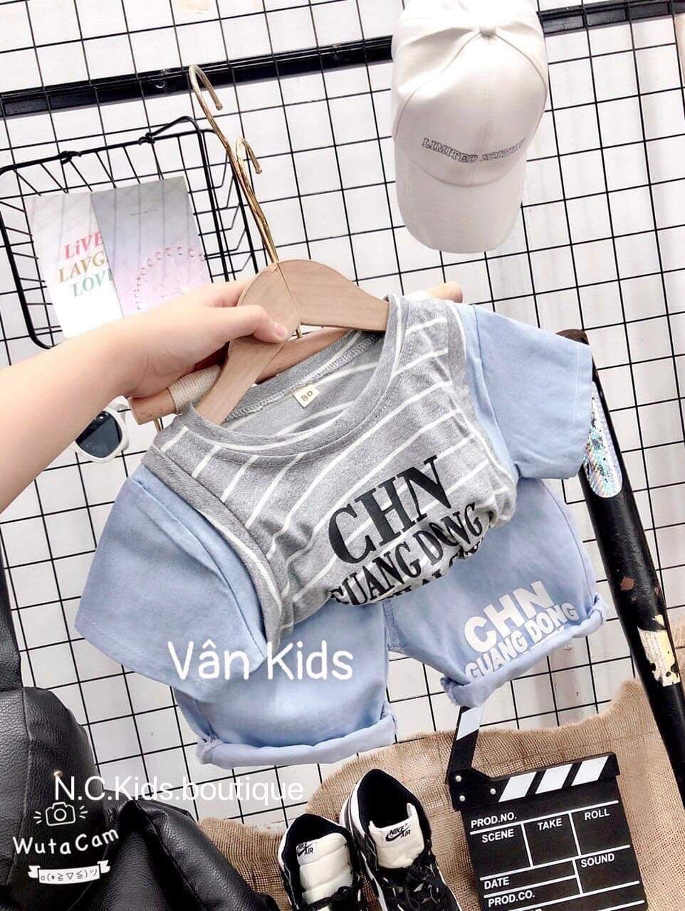 Set áo kẻ CHN phối quần jean cho bé trai
