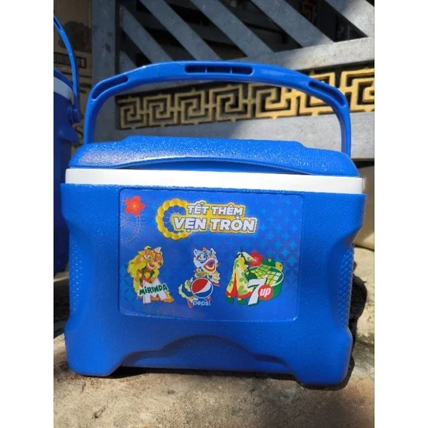 Thùng đá 8L hàng tặng - giao màu ngẫu nhiên