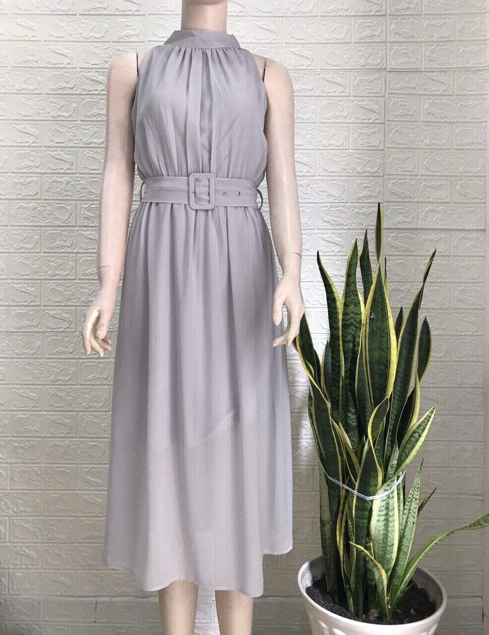 Đầm maxi cổ yếm eo chun kèm belt