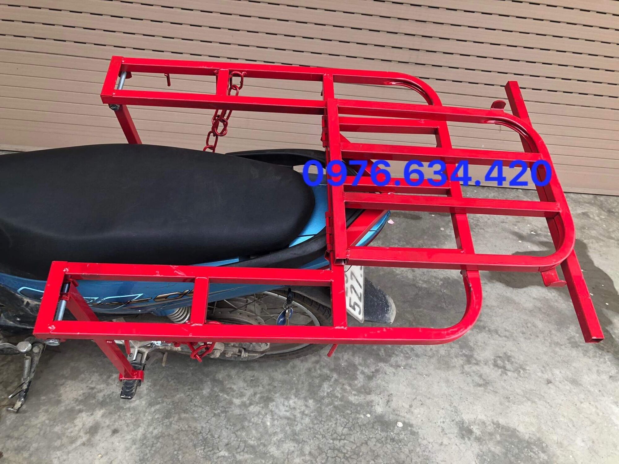 Kệ chở đồ, giá chở hàng mở cốp đổ xăng