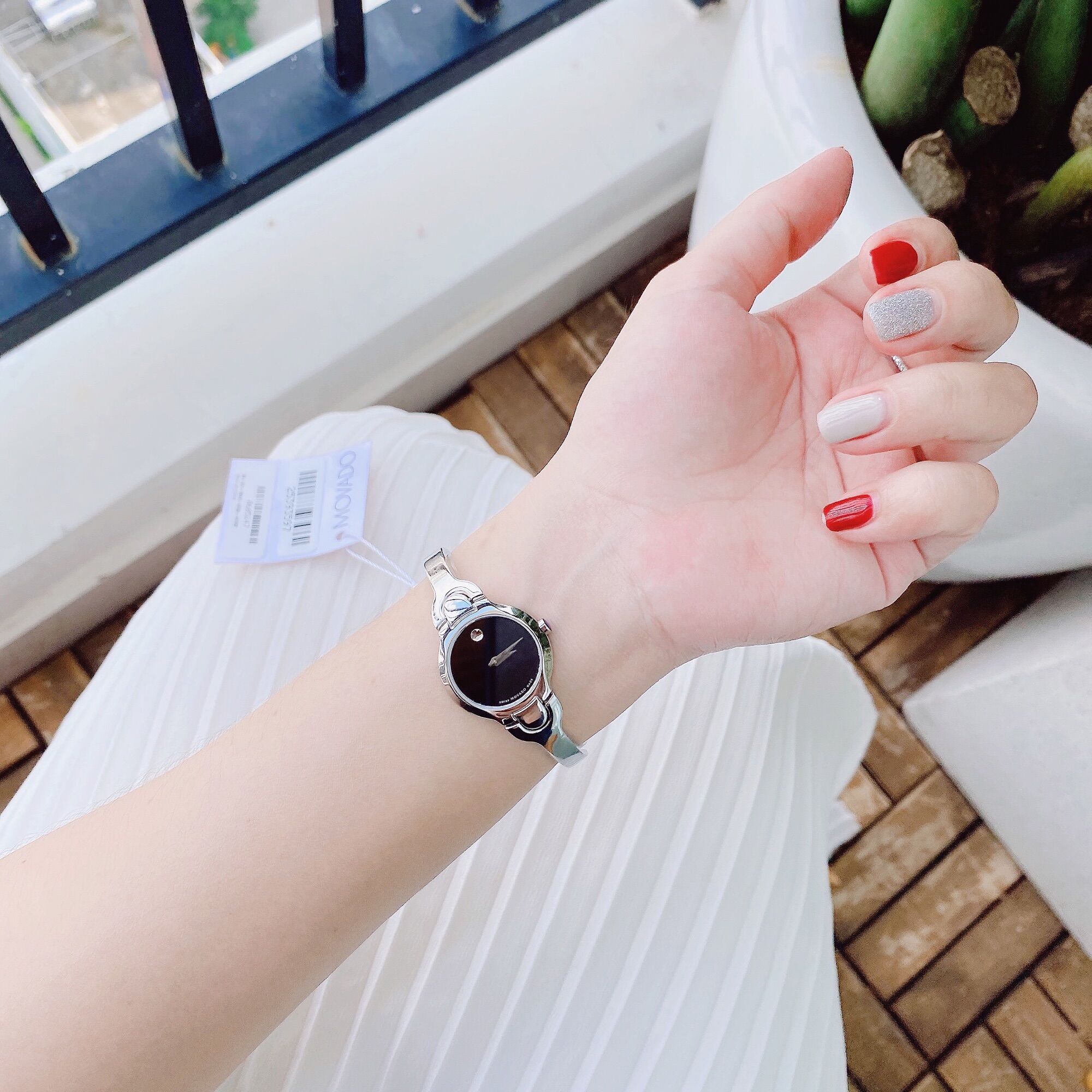 Đồng hồ nữ Movado dây thép không gỉ, size 24mm