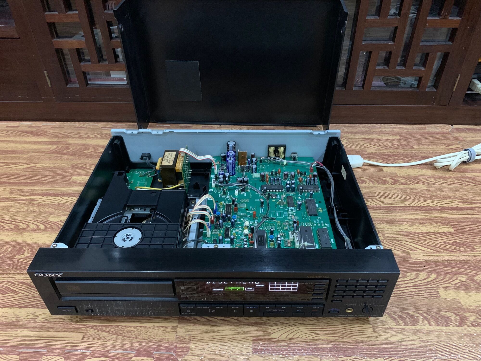 Đầu Compact Disc Player SONY CDP 970