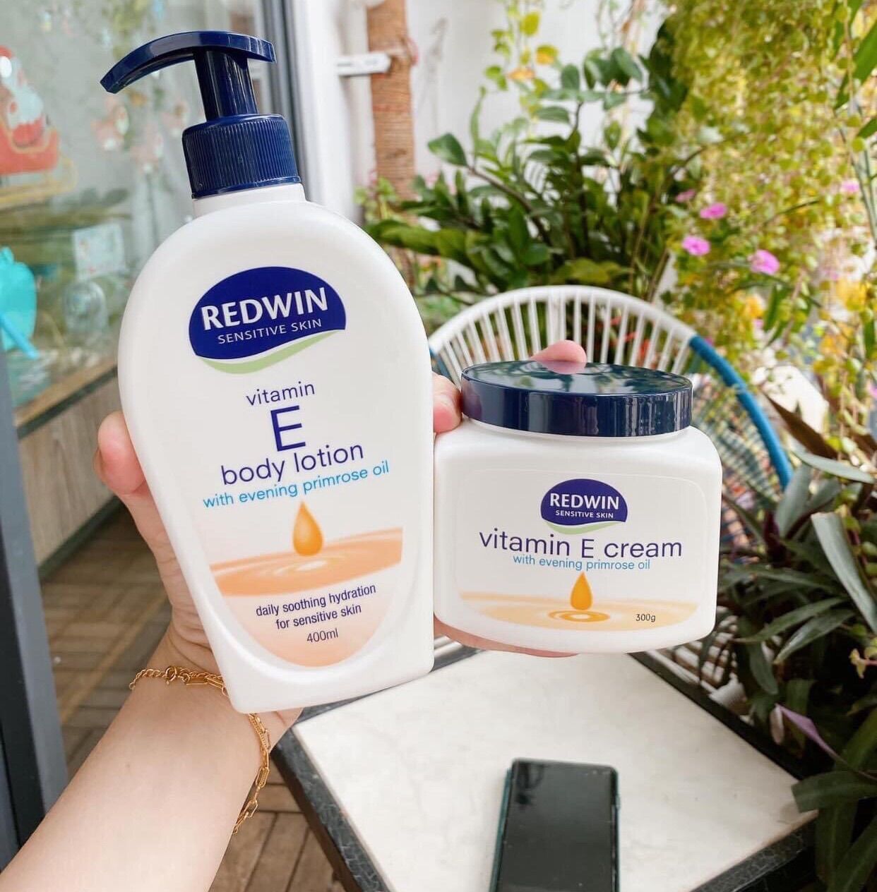 Kem dưỡng hoa anh thảo vitamin E Redwin