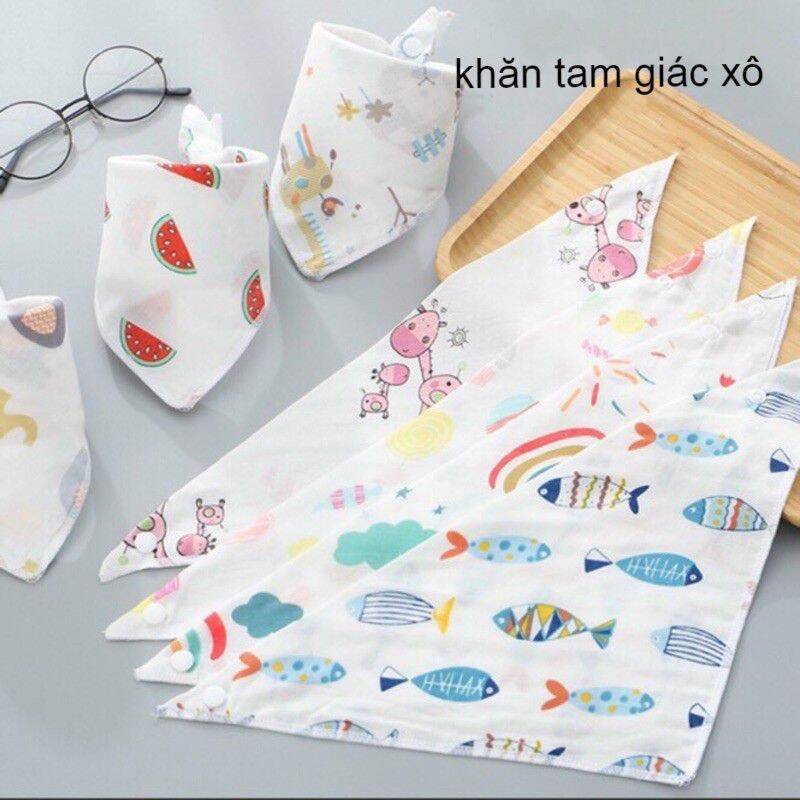 Khăn yếm tam giác có cúc bấm cho bé sơ sinh