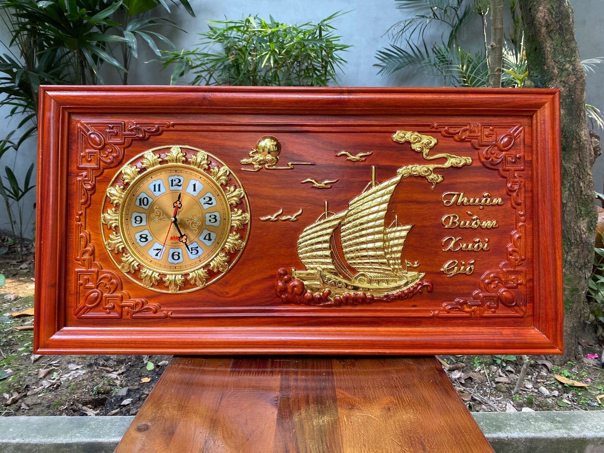 Đồng hồ treo tường gỗ hương thuận buồm xuôi gió