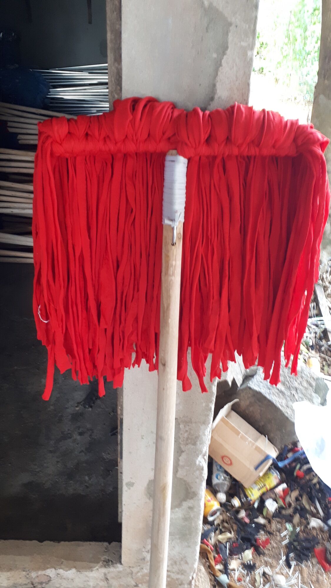 Com Bo 2 cây lau nhà vải mùng cán gỗ