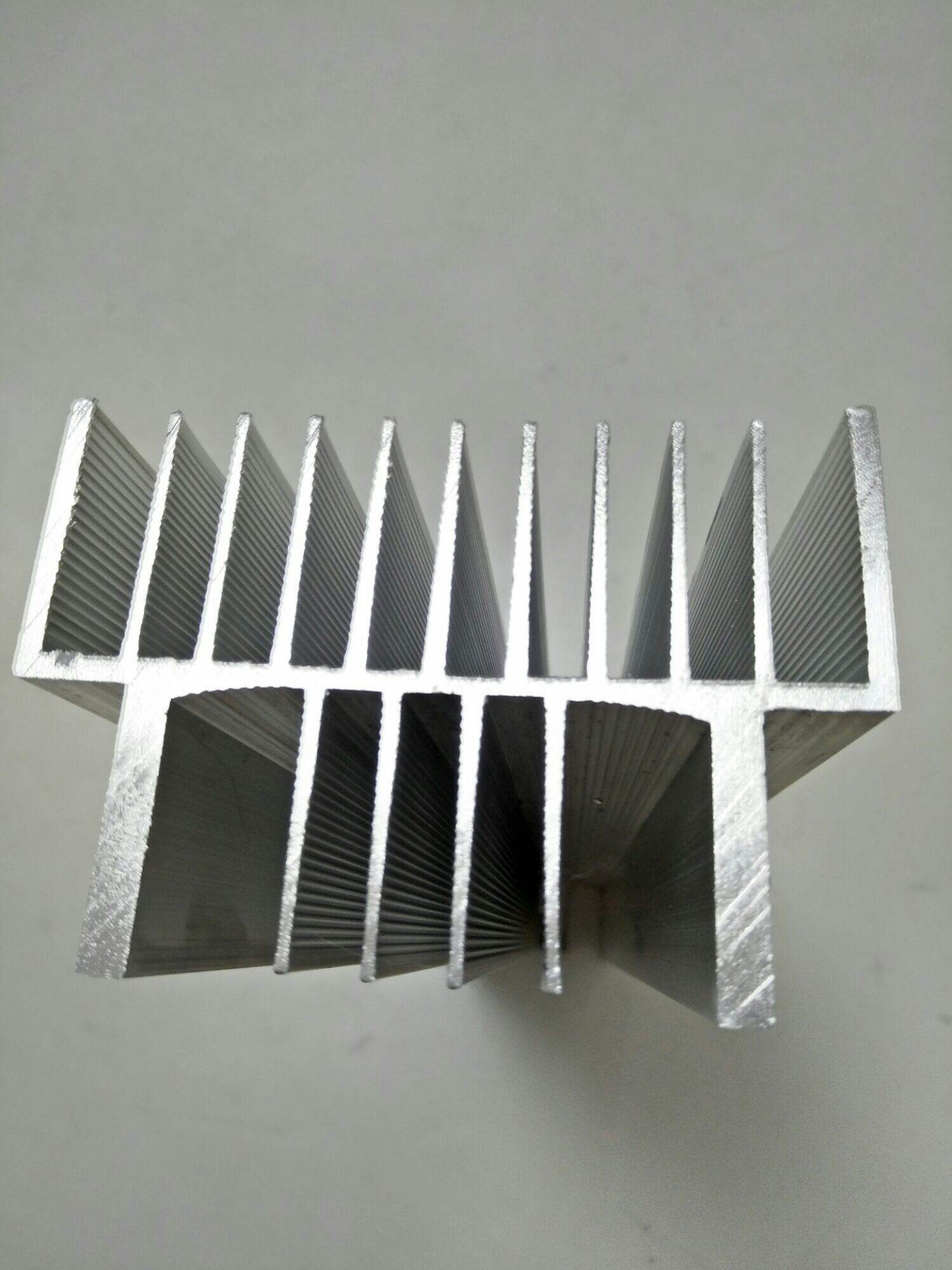 Nhôm 2u dài 22cm