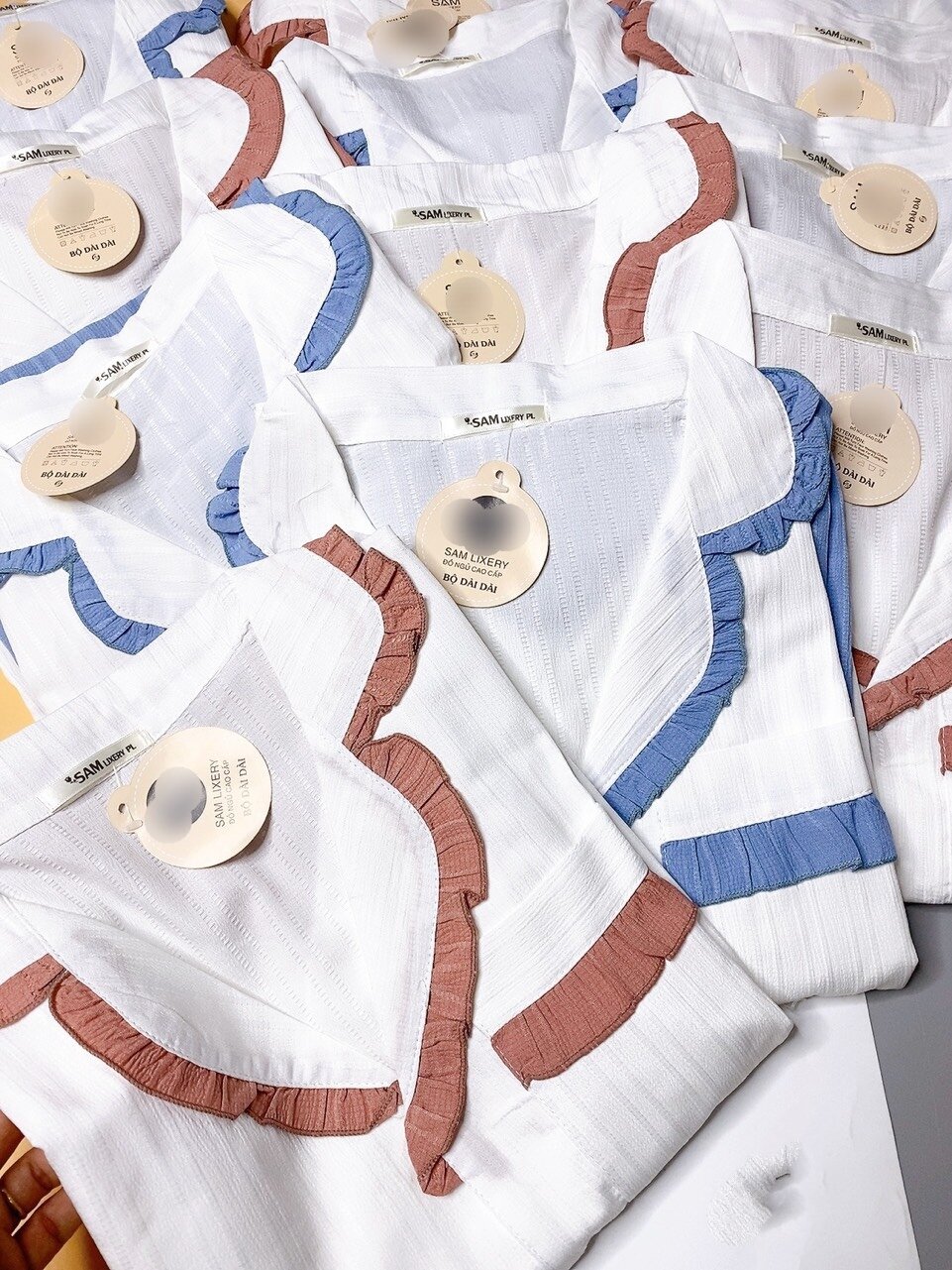 Bộ Pyjama xốp gân tay dài quần dài.