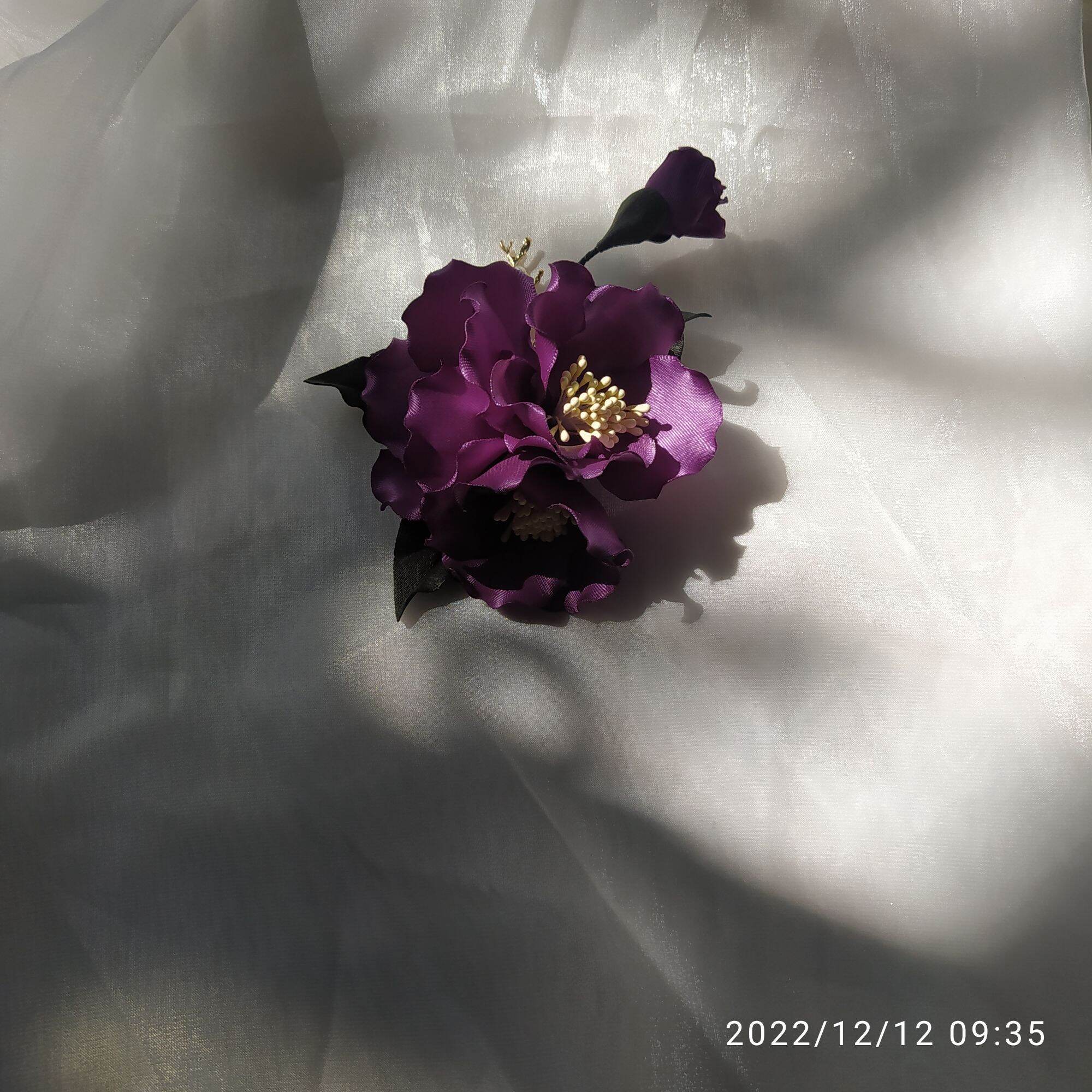 Hoa cài áo handmade Canto, hoa chùm màu tím