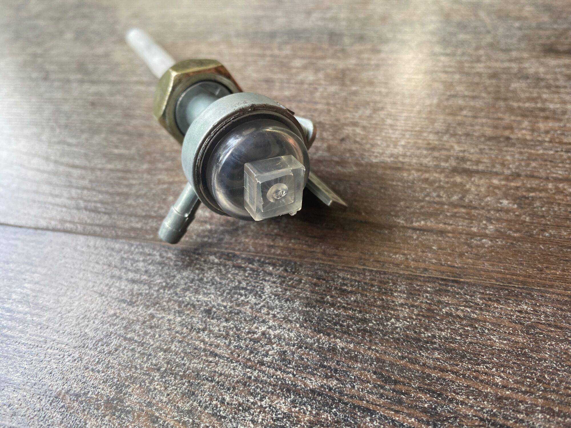 Khoá xăng lớn dùng cho xe ba gác