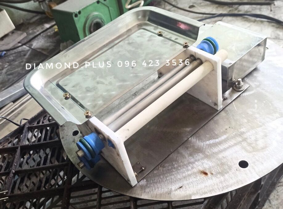 Máy bóc vỏ trứng cút / lột vỏ trứng