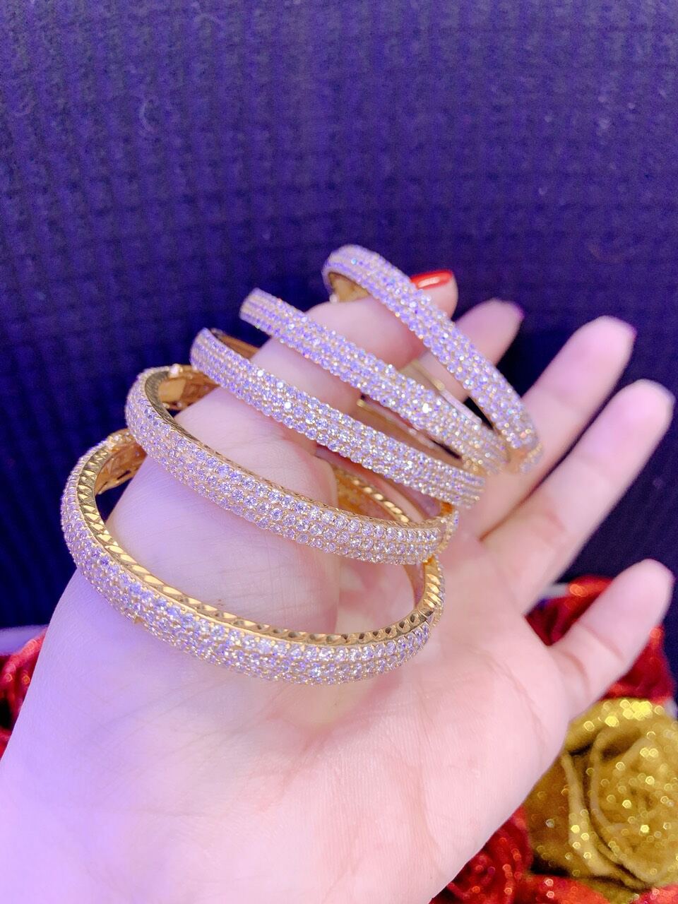 Vòng đá đeo mãi mãi