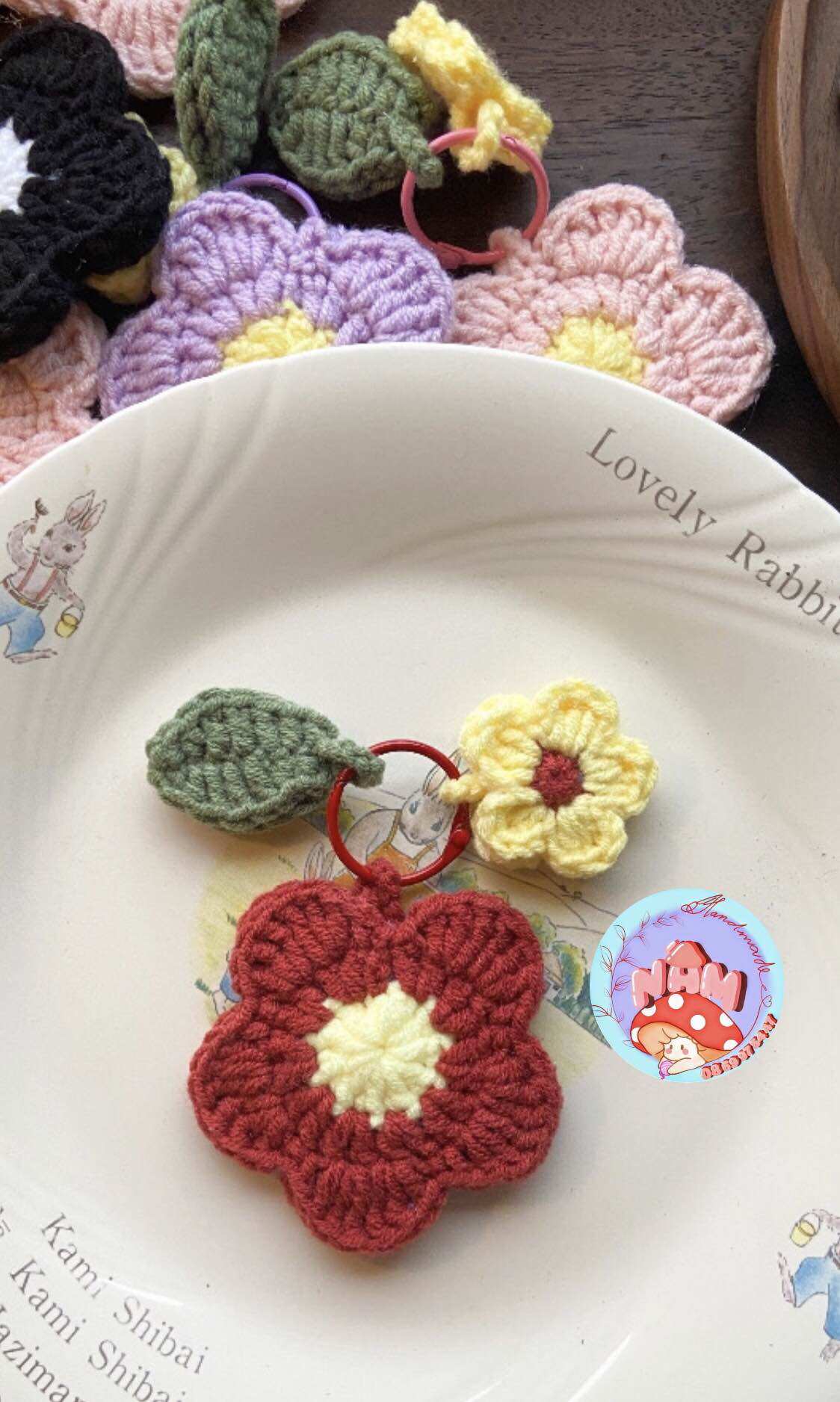 Móc khoá hình hoa bằng len handmade dễ thương
