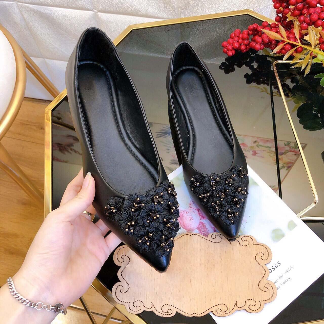 Giày búp bế mũi nhọn màu đen