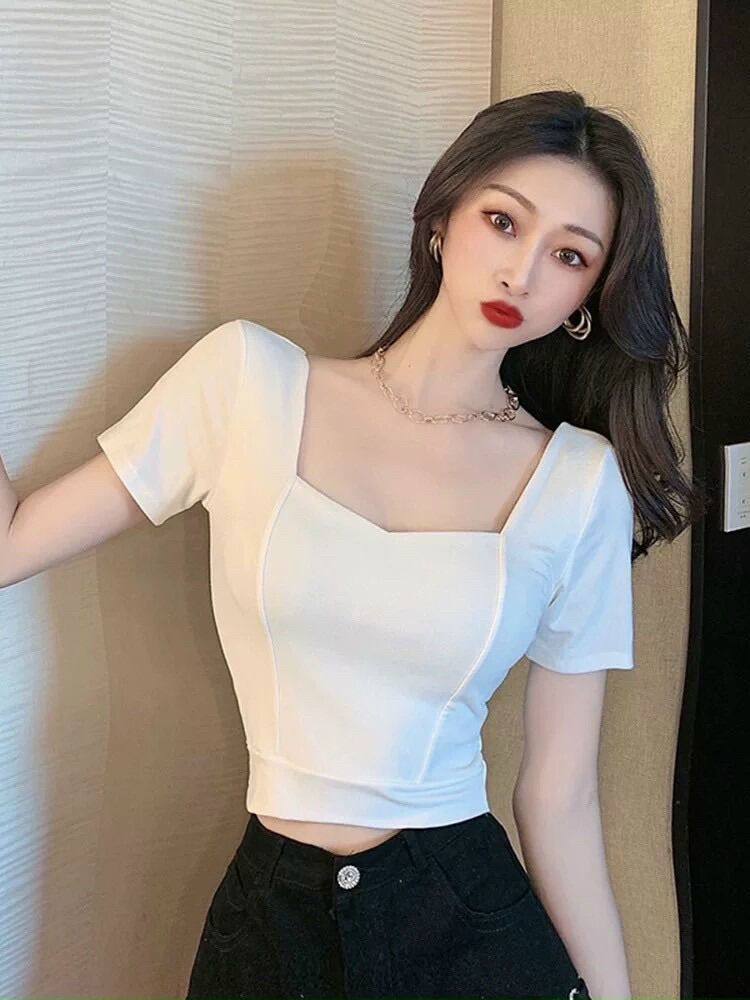 Áo croptop cổ vuông tim tay ngắn BG