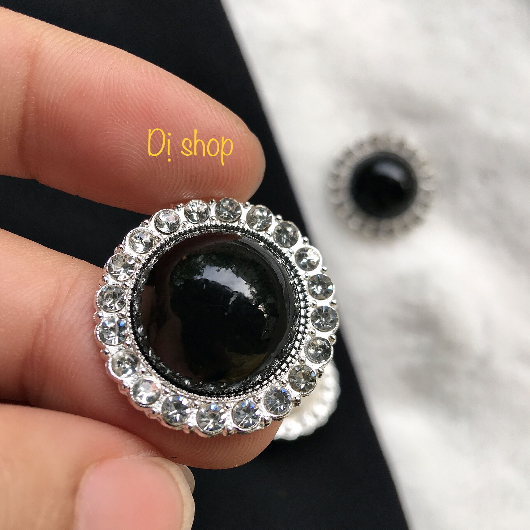 1 NÚT CƯỜM trơn bóng láng size 2.3cm