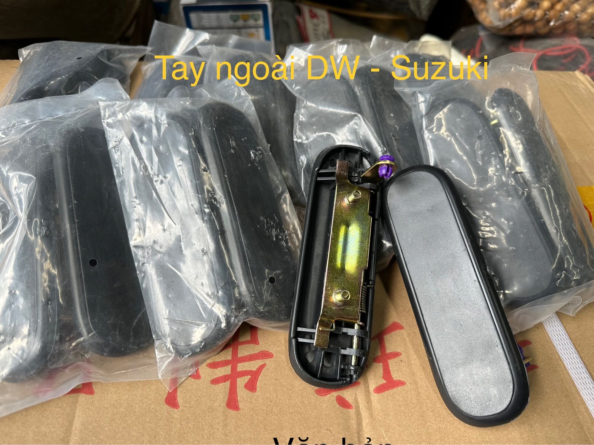 Tay mở cửa ngoài cabin cho su 500kg suzuki 7 chỗ/ suzuki van/ thaco 750