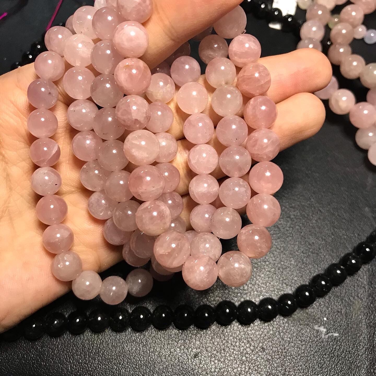Vòng tay hạt đá thạch anh Hồng Rose Quartz